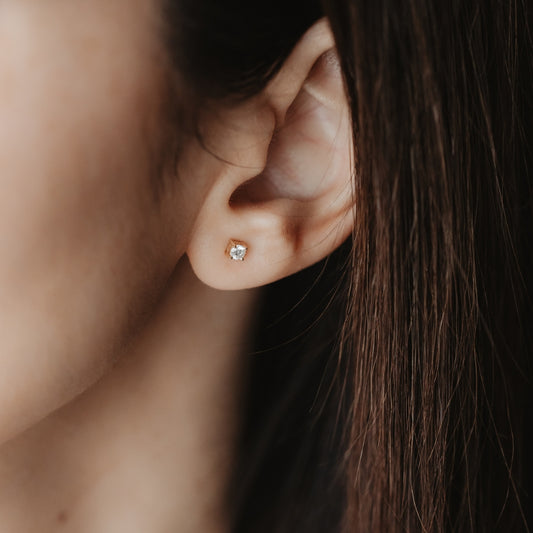 Zlaté náušnice Timeless 0,2 CT - Indira