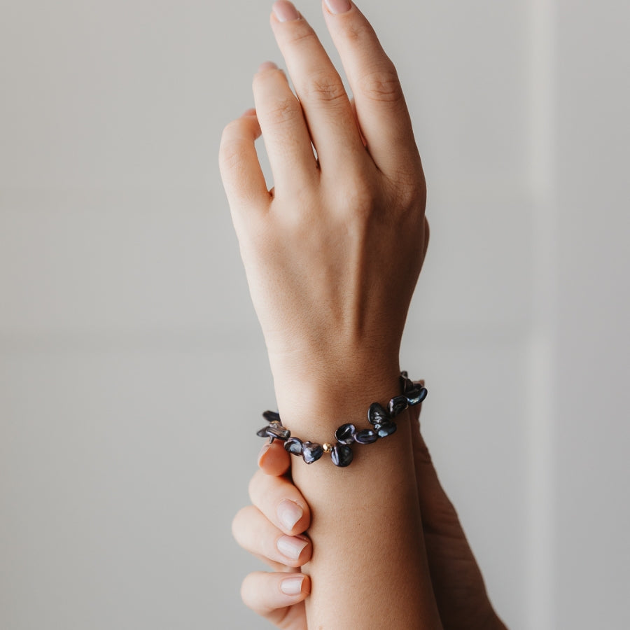 Bratara din aur Golden Lulu - Perle Keshi Negre - Indira