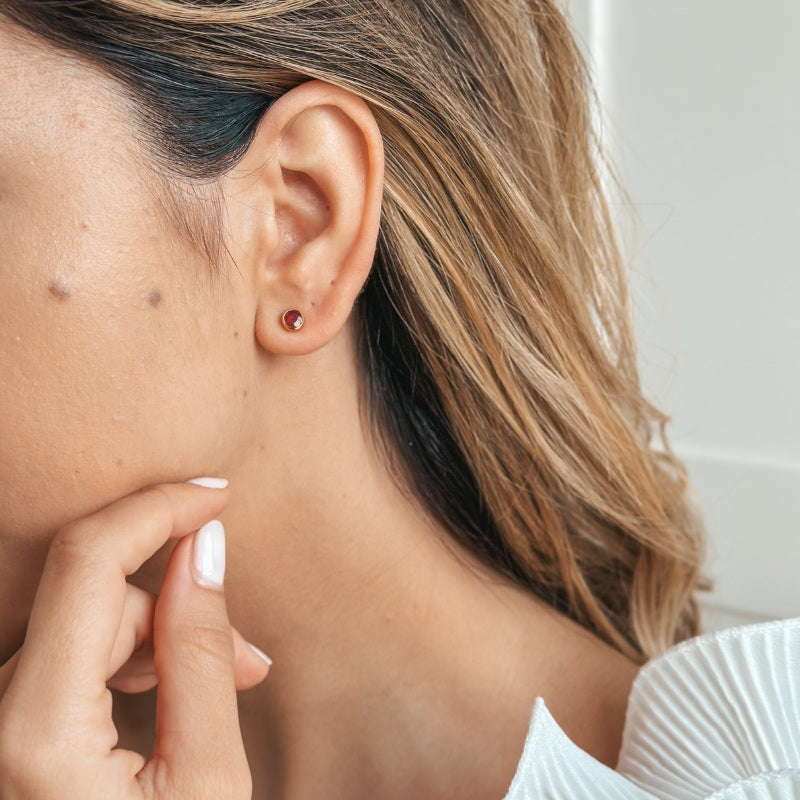 Stříbrné náušnice Birthstone Golden July - Ruby - Indira