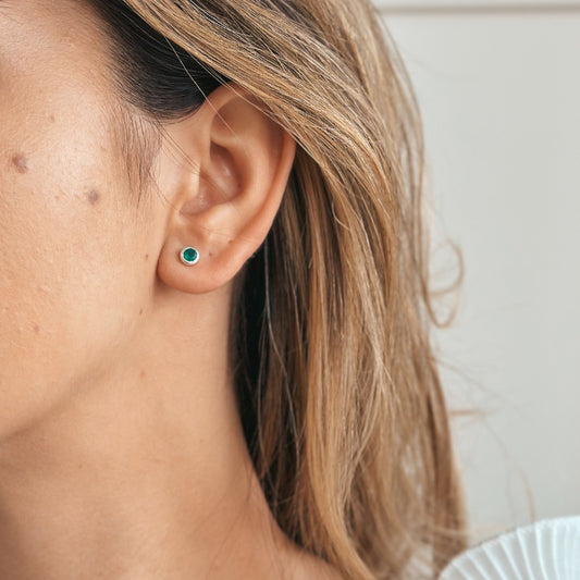 Stříbrné náušnice Birthstone Golden May - Zelený Onyx - Indira