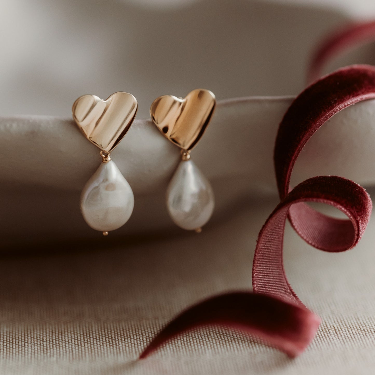 Stříbrné náušnice Heart of Gold - Přírodní perly - Indira