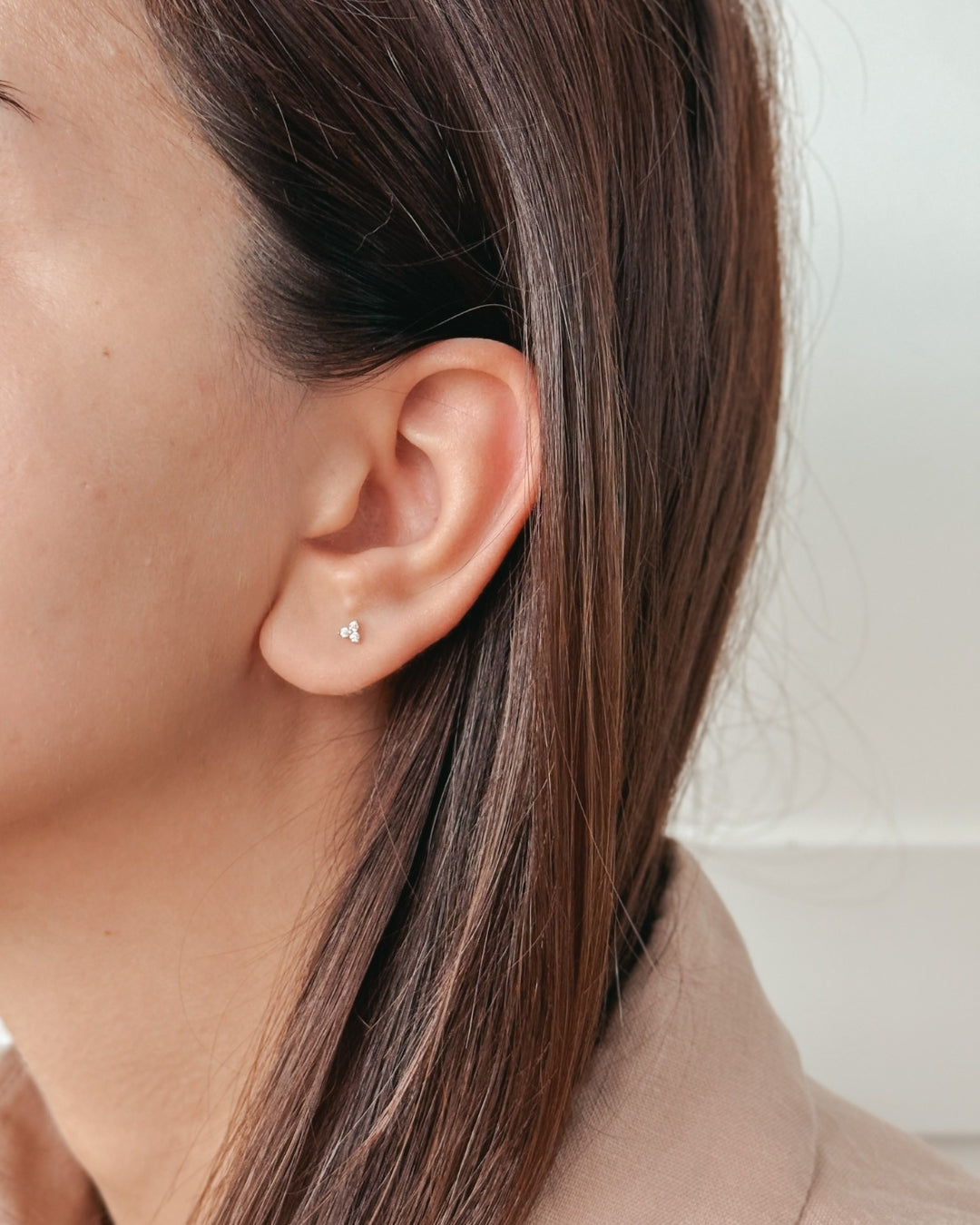 Piercingové náušnice labret z žlutého zlata Petals - Zirkon - Indira