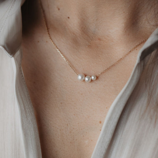 Zlatý náhrdelník Elsa - Přírodní perly - Indira