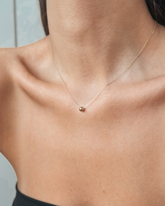 Zlatý náhrdelník Golden Sphere - Indira