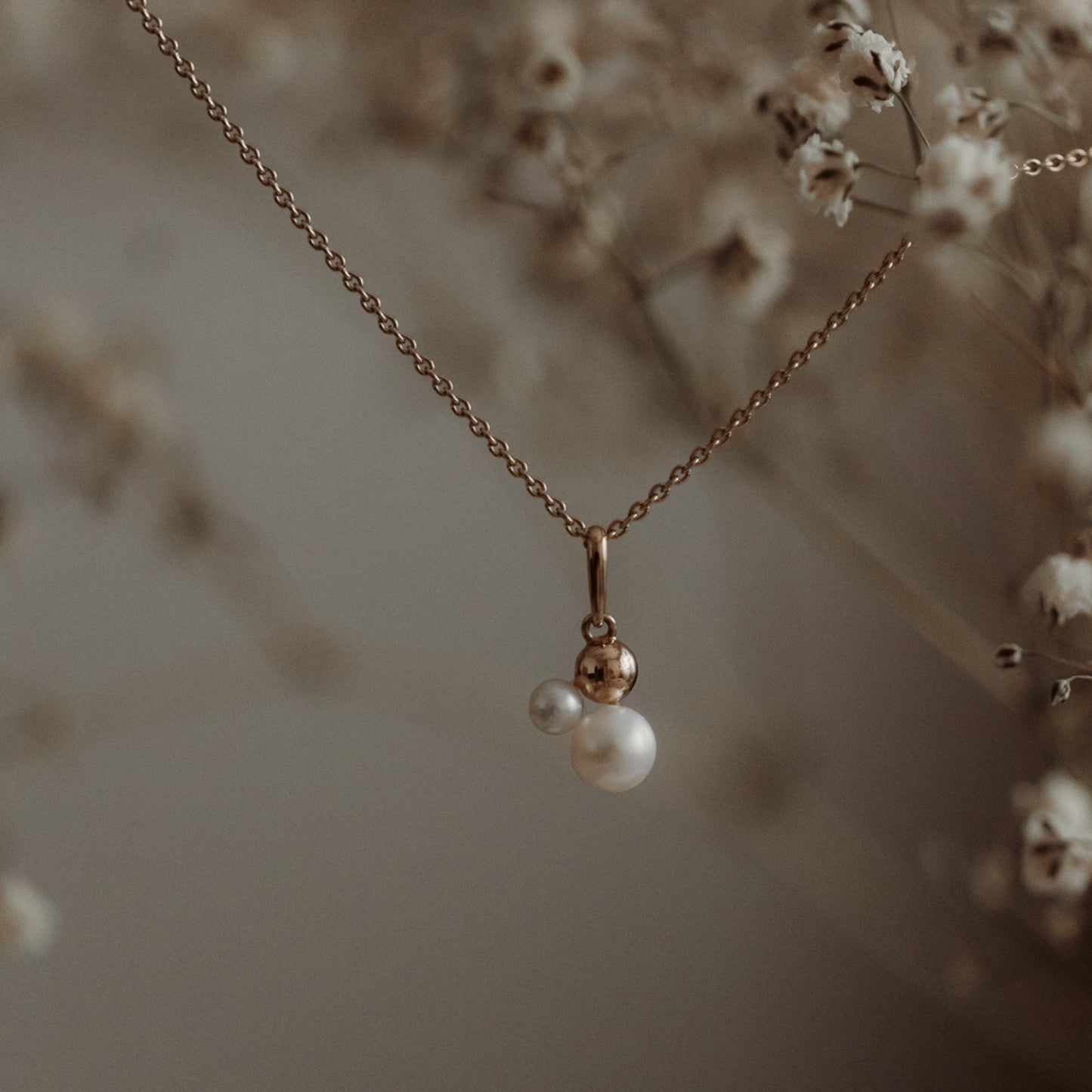 Zlatý přívěsek Lora - Přírodní perly