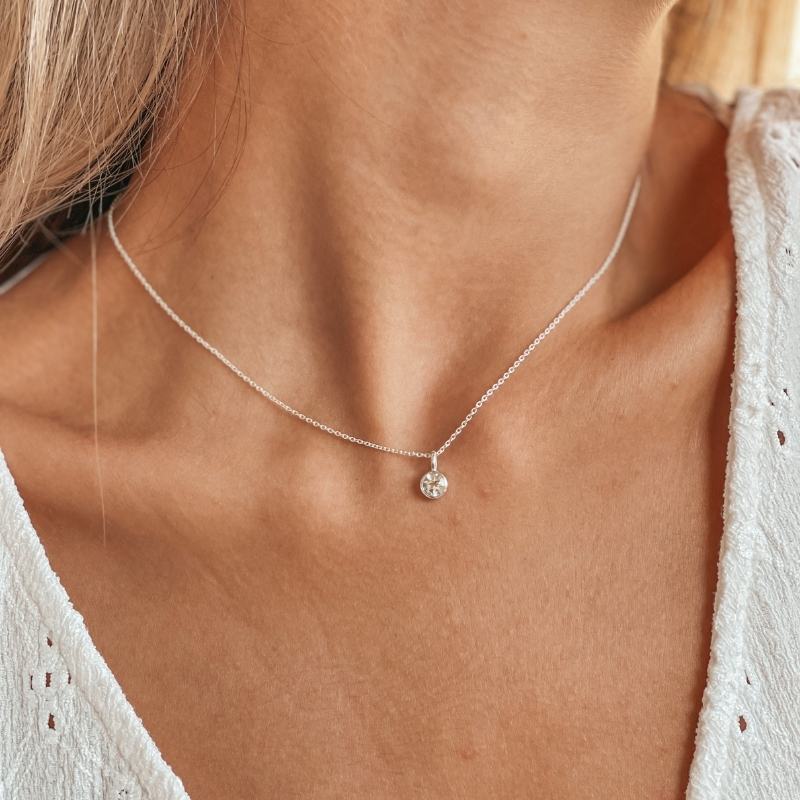 Stříbrný náhrdelník Birthstone Duben - Bílý Topaz - Indira