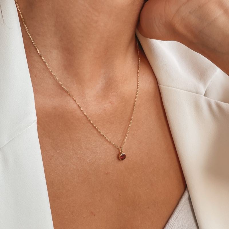 Stříbrný náhrdelník Birthstone Golden January - Granát - Indira