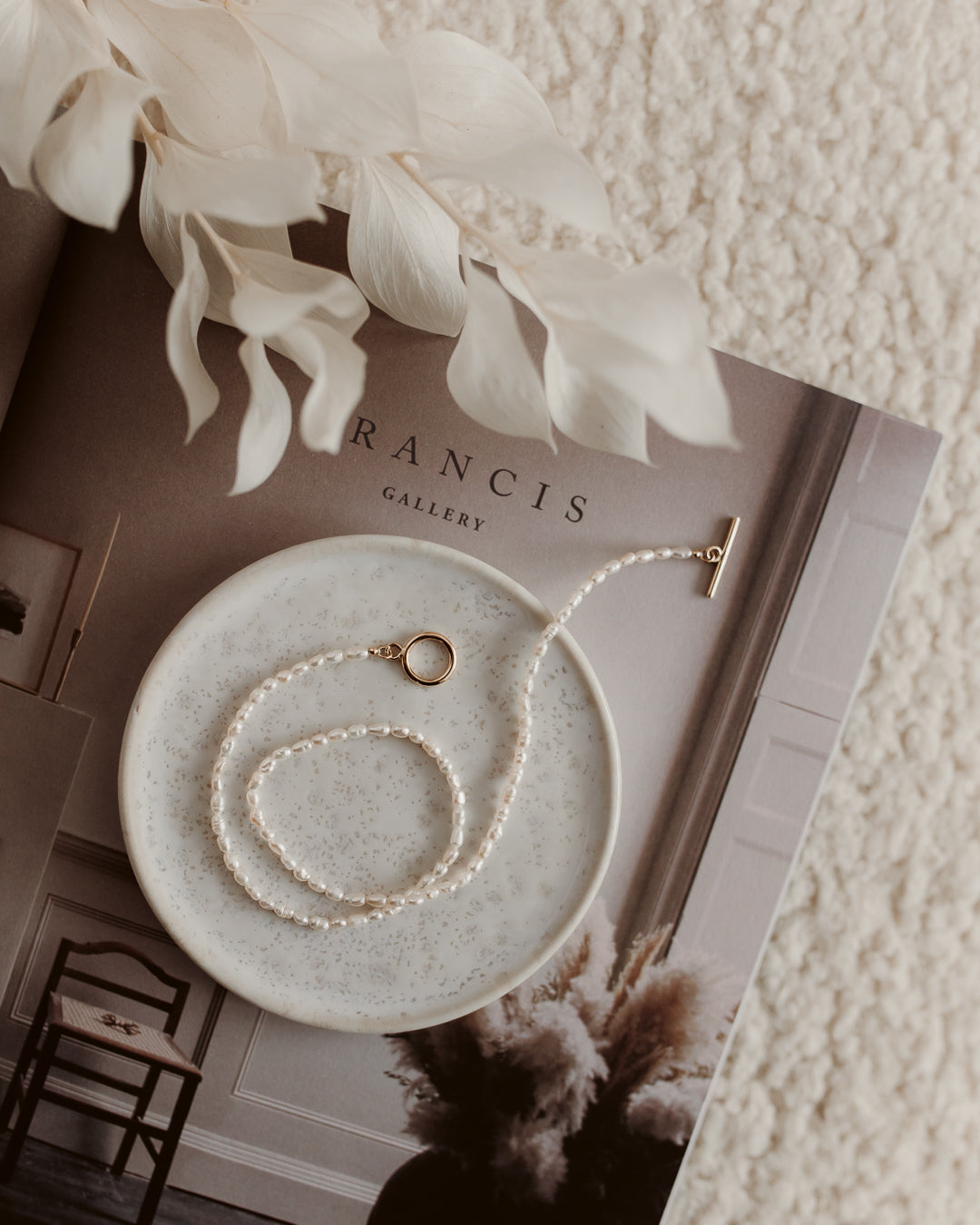 Stříbrný náhrdelník Locked Golden - Přírodní perly - Indira