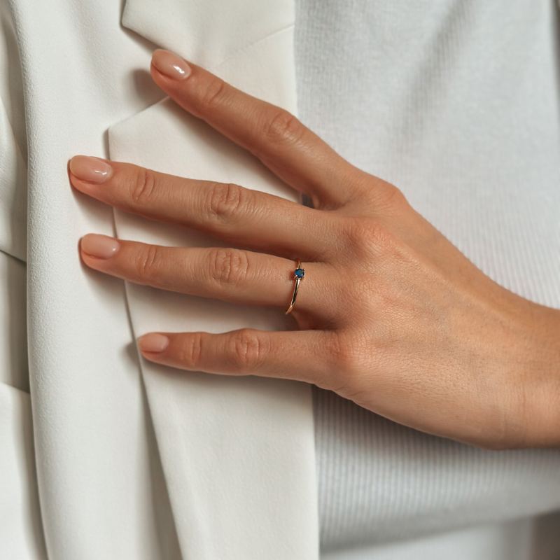 Stříbrný prsten Birthstone Golden Září - Safír - Indira