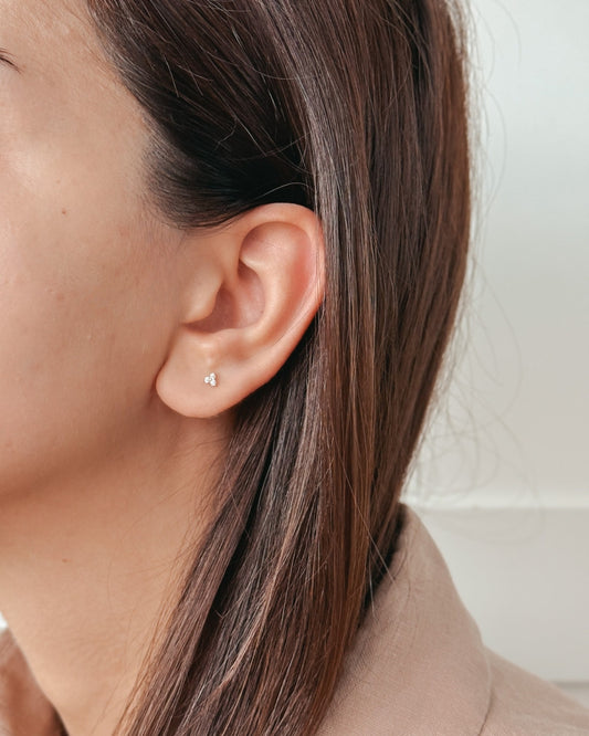 Piercingové náušnice labret z žlutého zlata Petals - Zirkon - Indira