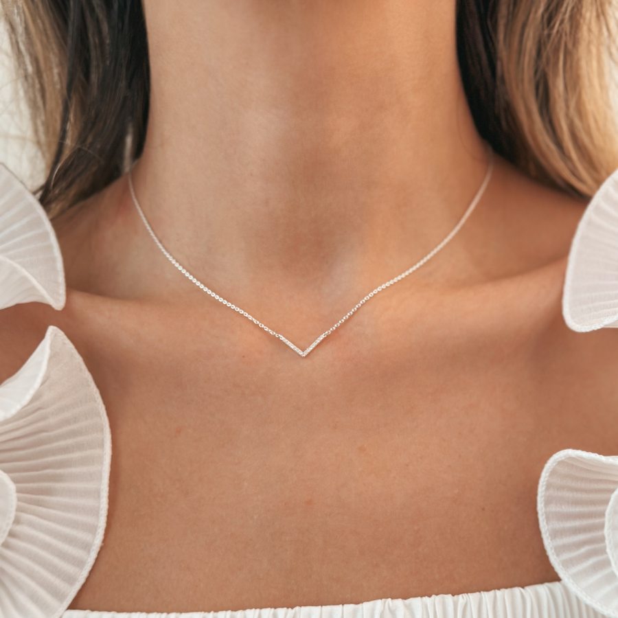 Stříbrný náhrdelník V Neck - Zirkon - Indira