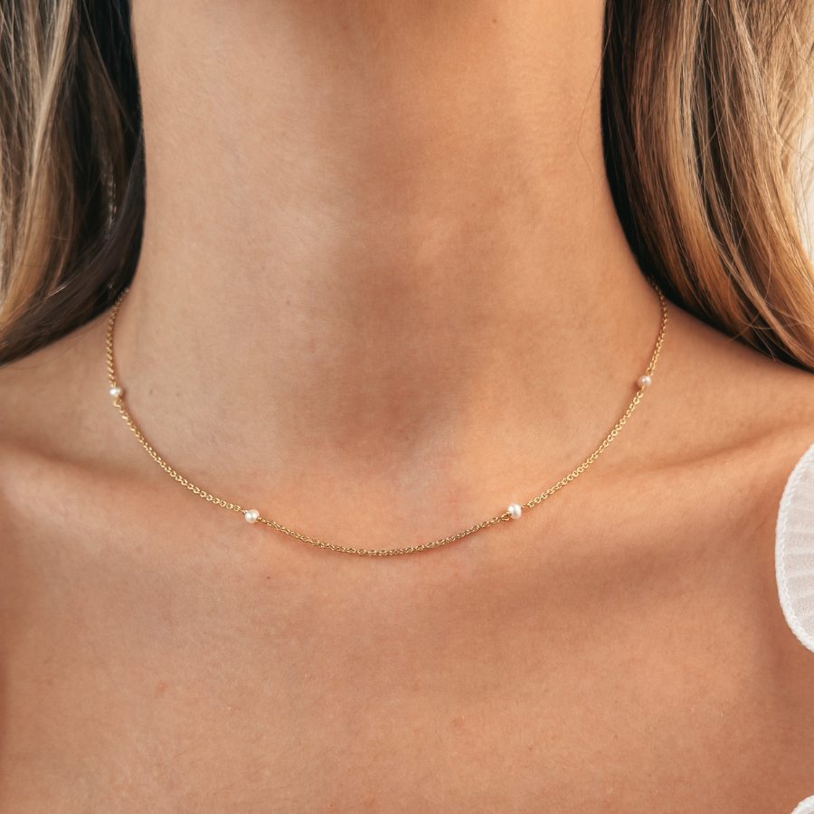 Stříbrný náhrdelník Golden Tiny Pearls - Indira