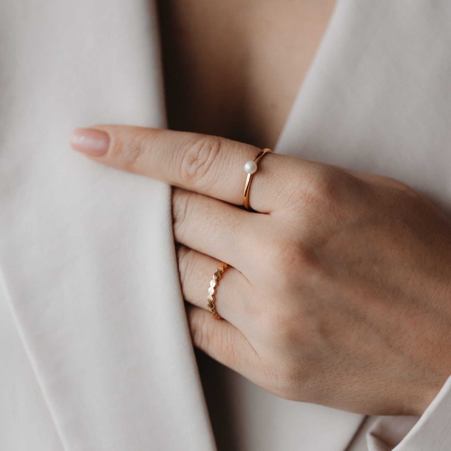 Stříbrný prsten Golden Pearl Solitaire - Indira