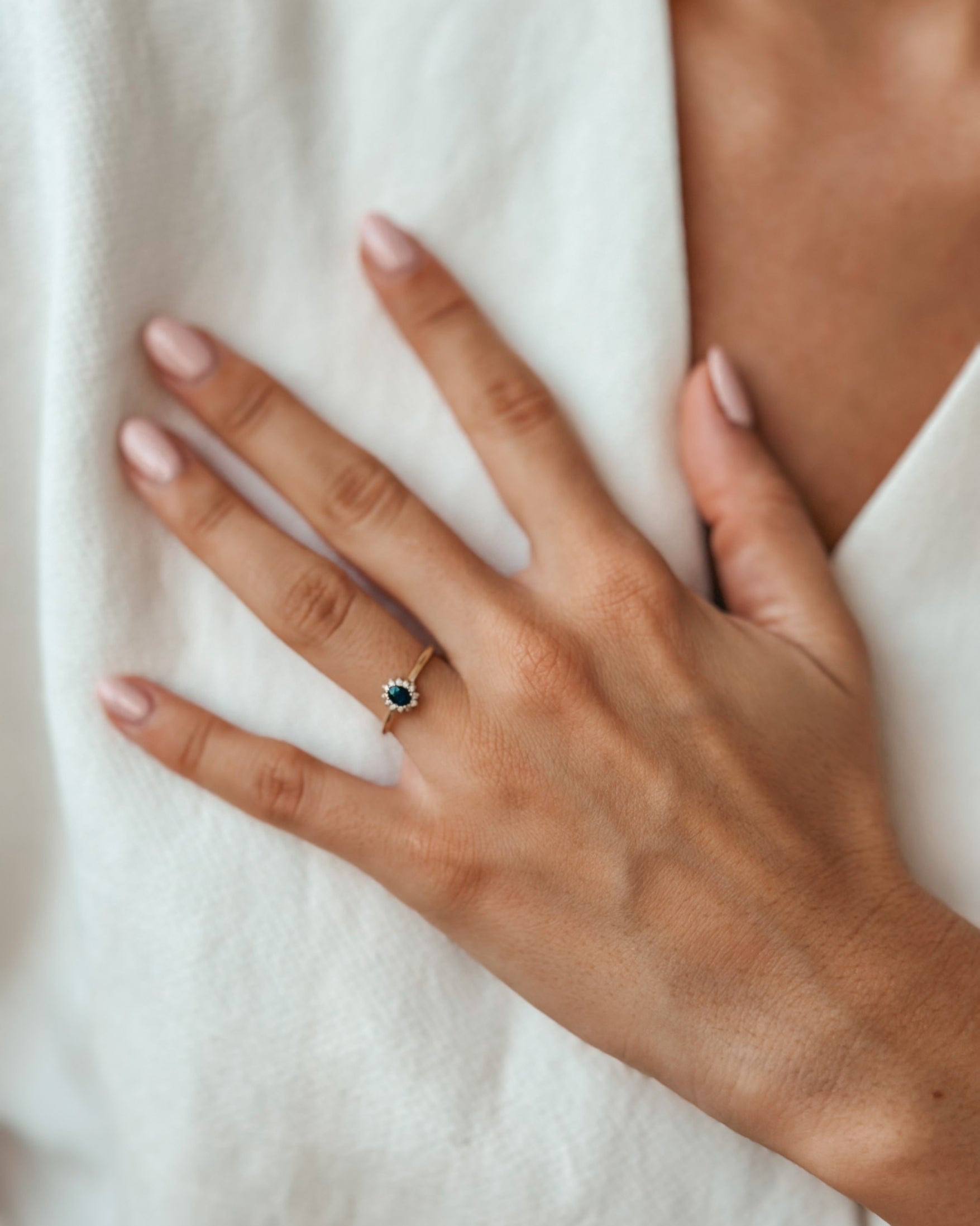 Inel din aur galben Genn - Safir și Diamante - Indira