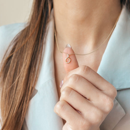 Zlatý přívěsek Eternal Circle