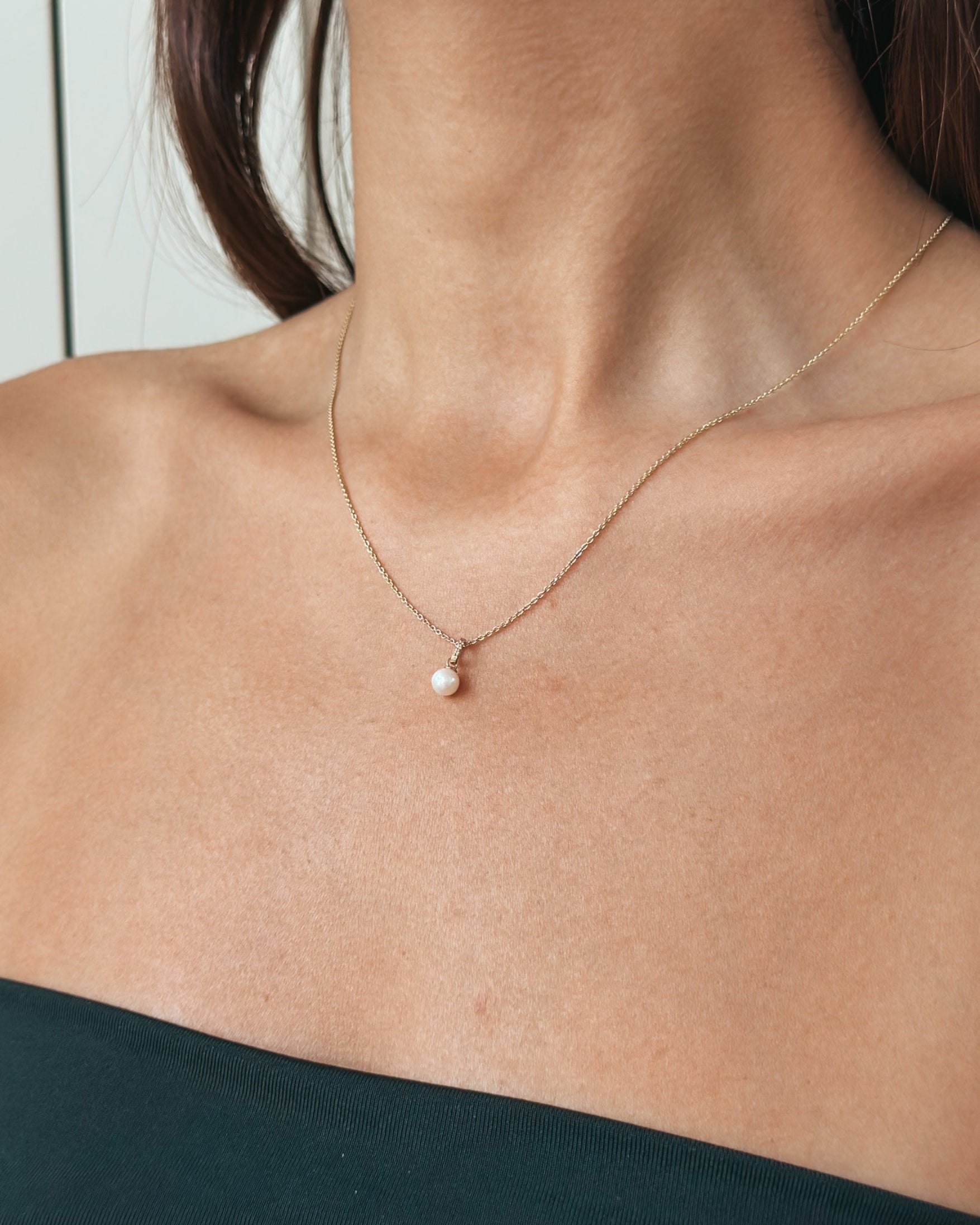 Přívěsek z žlutého zlata Aveline – Přírodní perla a diamanty - Indira