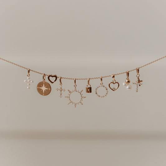 Zlatý přívěsek Open Heart