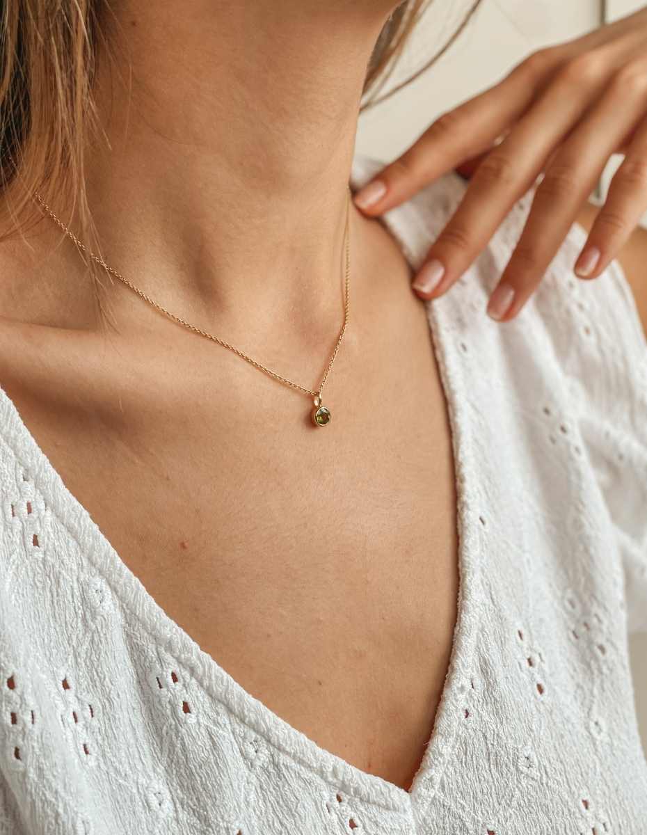 Stříbrný náhrdelník Birthstone Golden August - Peridot - Indira