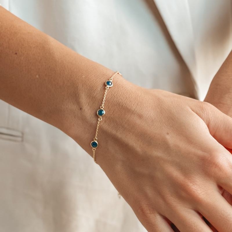 Stříbrný náramek Birthstone Golden Září - Safír - Indira