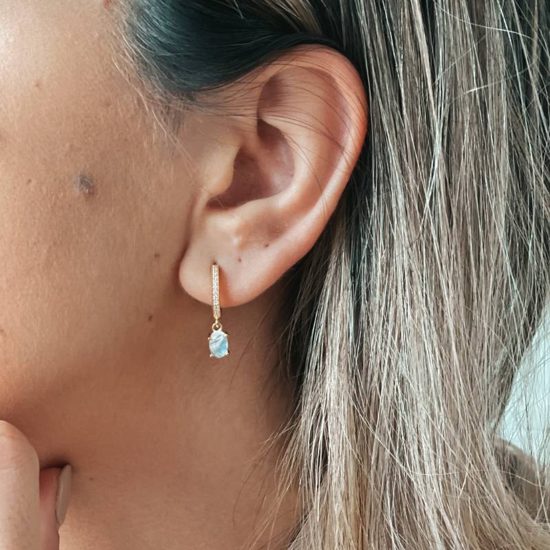 Stříbrné náušnice Golden Gem Huggies - Měsíční kámen - Indira