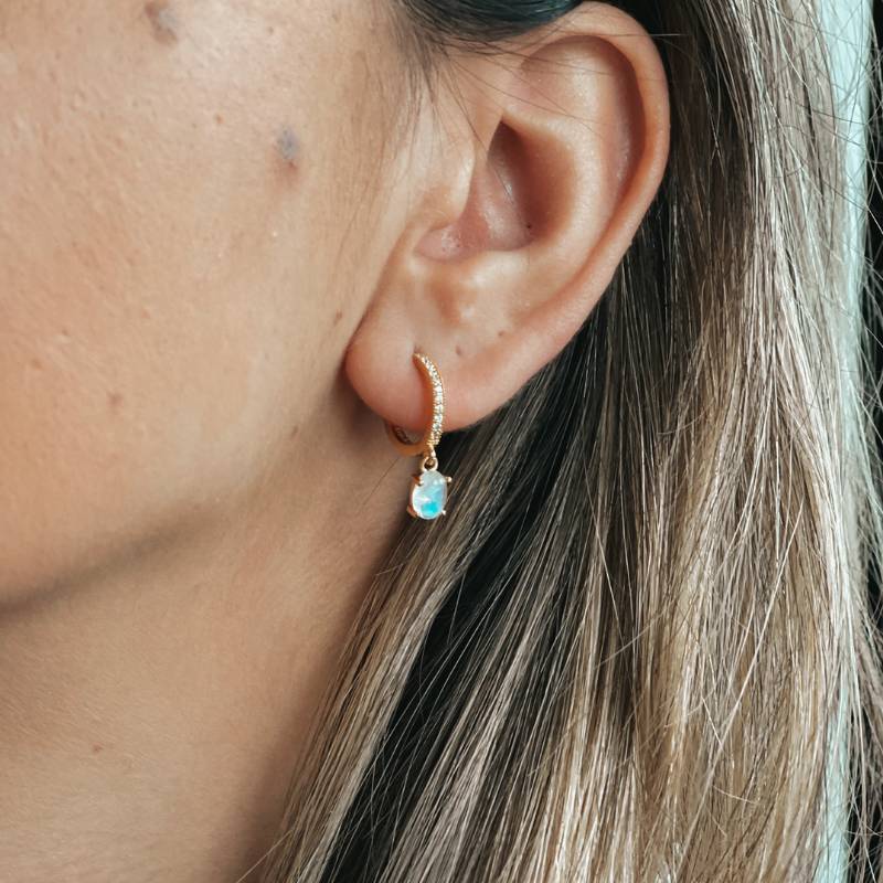 Stříbrné náušnice Golden Gem Huggies - Měsíční kámen - Indira