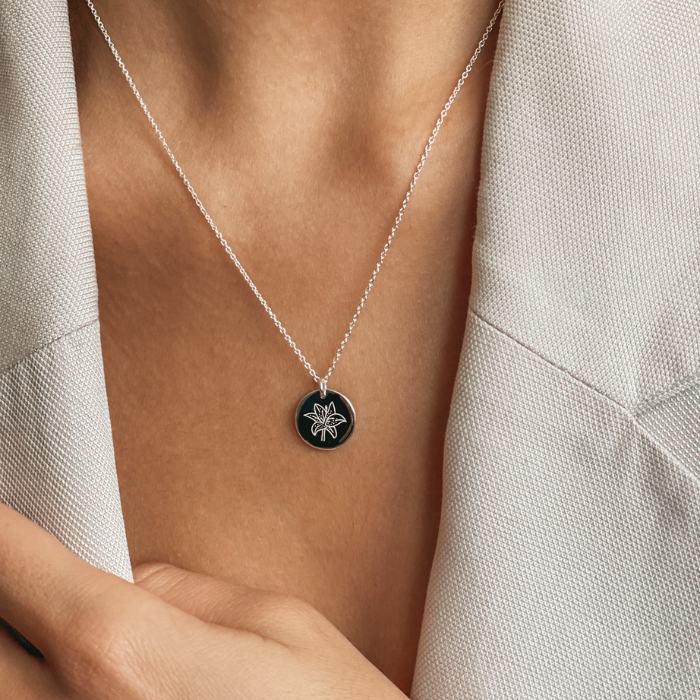 Stříbrný náhrdelník Silver Birth Flower – May Lily – Indira
