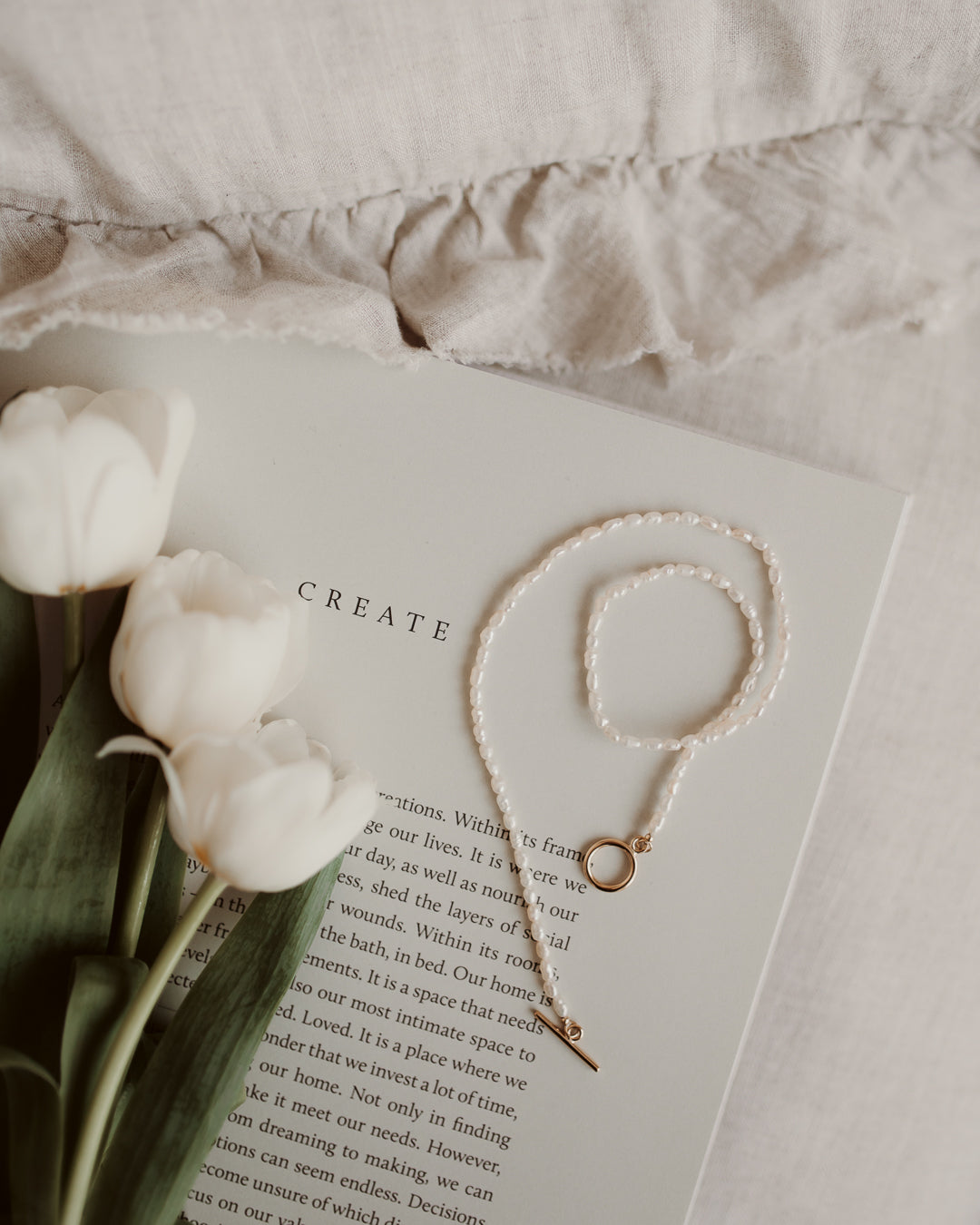 Stříbrný náhrdelník Locked Golden - Přírodní perly - Indira