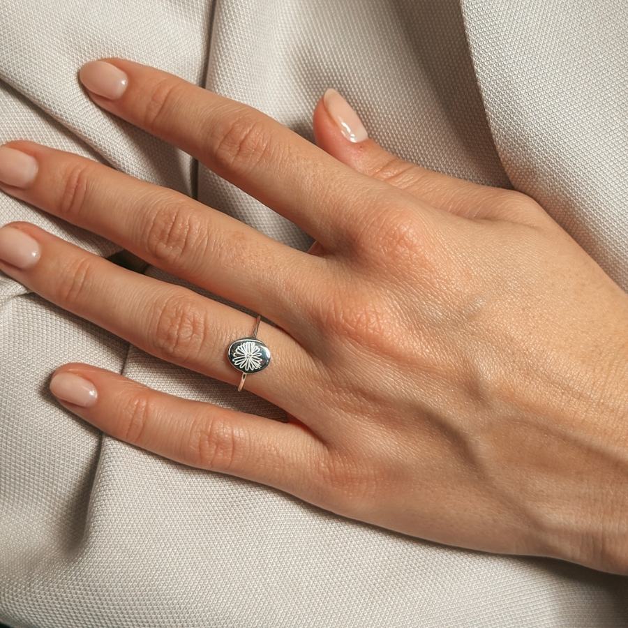 Stříbrný prsten Birth Flower - April Daisy - Indira