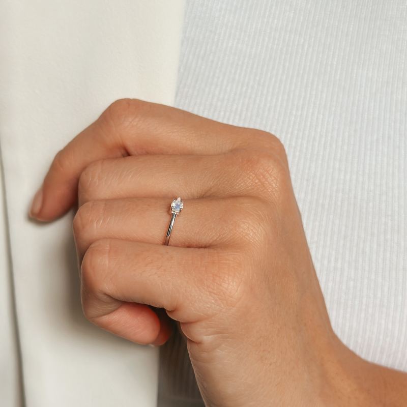 Stříbrný prsten Birthstone červen - Měsíční kámen - Indira