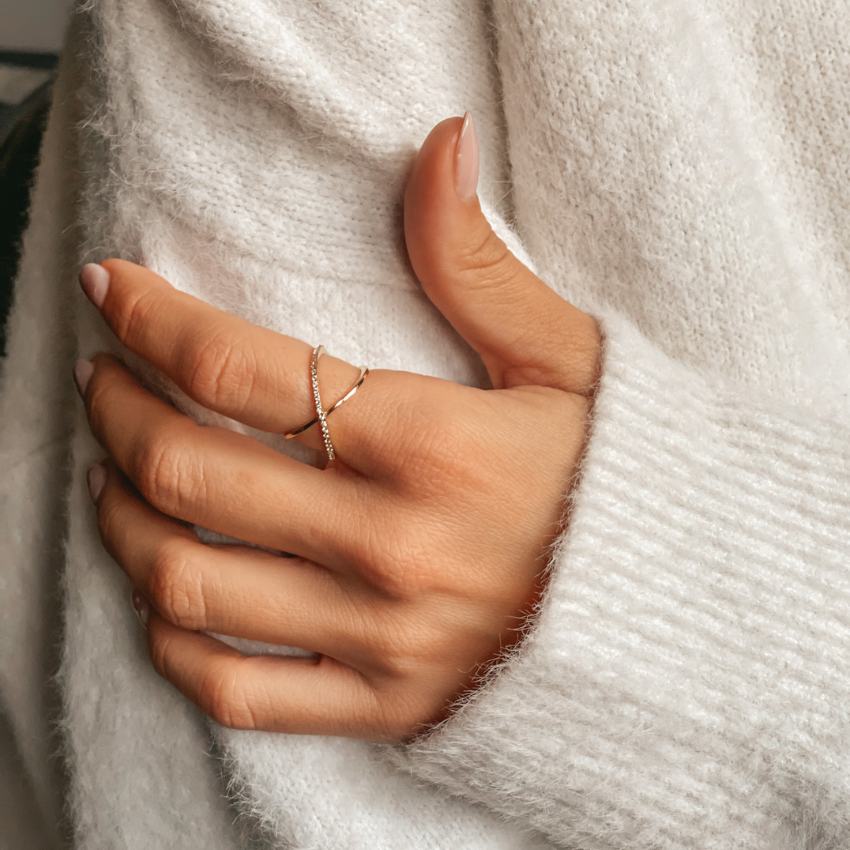 Zlatý prsten Criss Cross - Zirkon - Indira