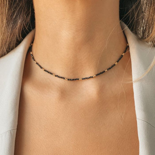 Stříbrný náhrdelník Golden SummerScape – Černý Spinel - Indira