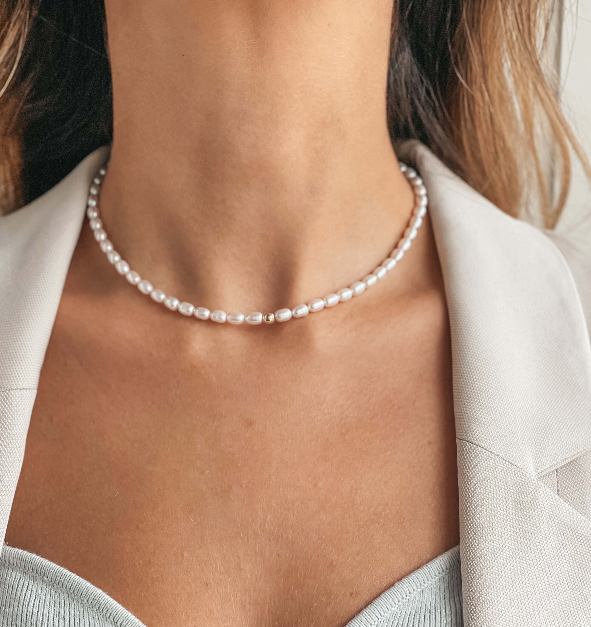 Zlatý náhrdelník Faye – Přírodní perly – Indira