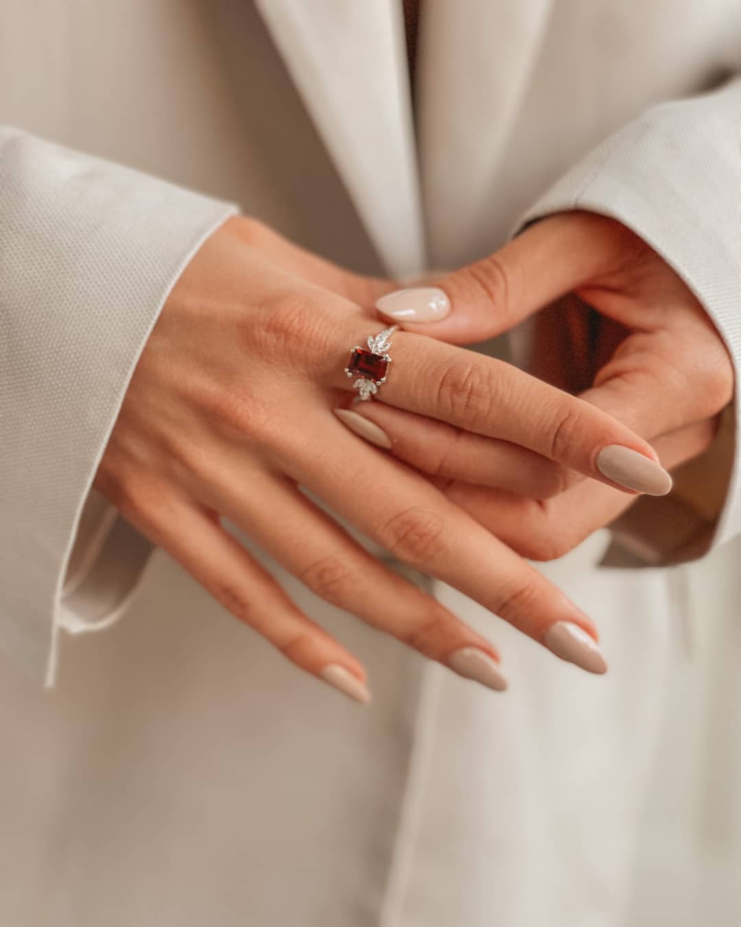 Stříbrný prsten Faerie - Granát - Indira